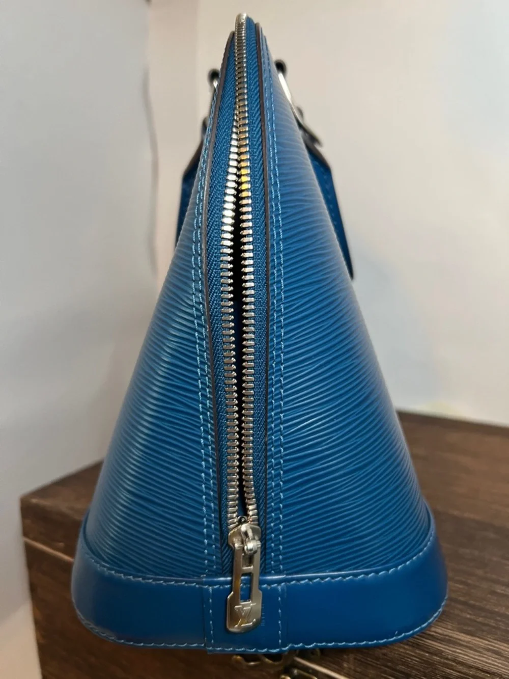 Louis Vuitton Blue Epi Alma PM handbag - Picture 3 of 9